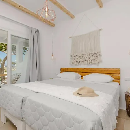 Guest house Glaronissi Beach