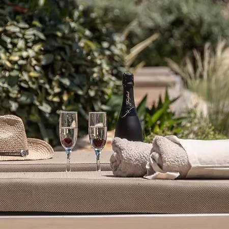 Glaronissi Pensionat 4*